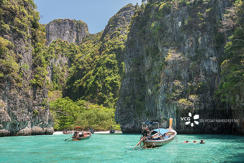 泰国皮皮岛玛雅湾的罗萨玛湾图片素材