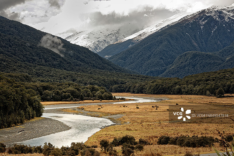 奥塔哥哈斯特公路-瓦纳卡公路卡梅伦弗拉特的马卡罗拉河图片素材