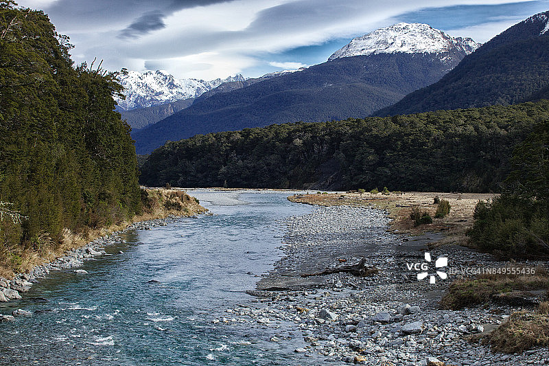 奥塔哥哈斯特公路-瓦纳卡公路卡梅伦弗拉特的马卡罗拉河图片素材