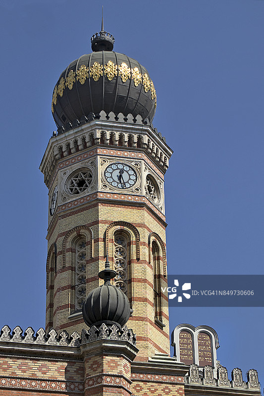 匈牙利布达佩斯犹太会堂双塔之一图片素材