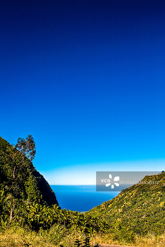 昂儒昂岛郁郁葱葱的乡村风光图片素材