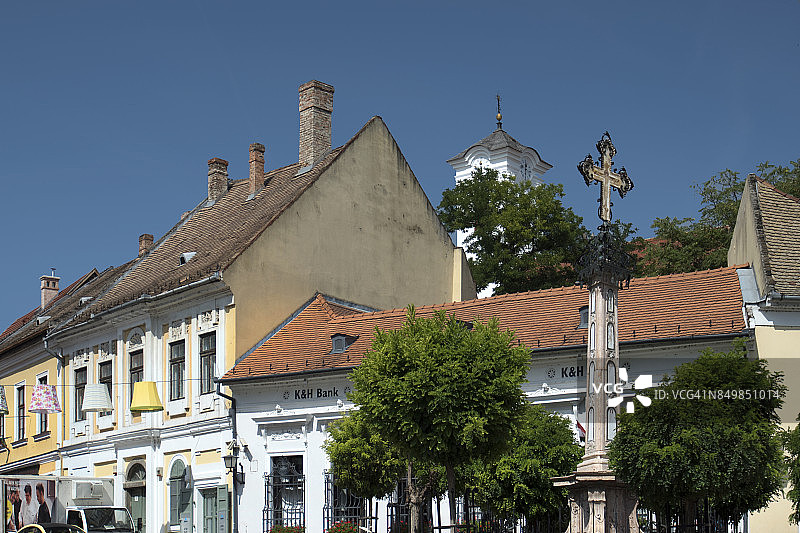 匈牙利圣安德烈镇的彩色房屋和广场图片素材
