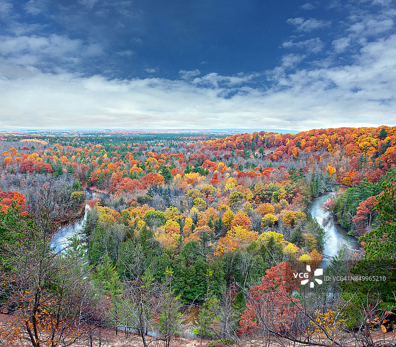 马尼斯蒂河岸图片素材
