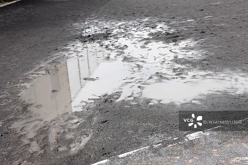 泥泞的水坑图片素材