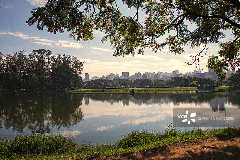 伊比拉普埃拉公园湖图片素材