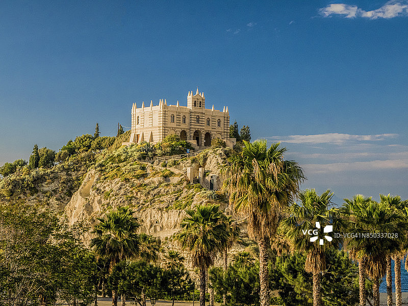 特罗佩亚美丽岛圣玛丽亚德尔伊索拉教堂图片素材