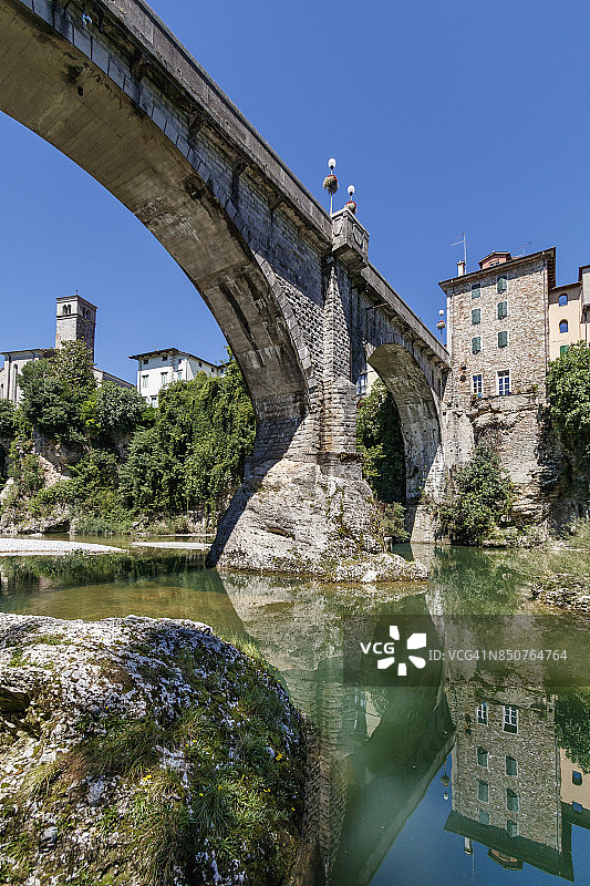 从纳迪索内河床看到的魔鬼桥图片素材