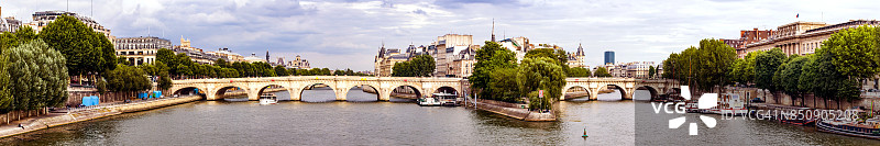 塞纳河上的新桥图片素材