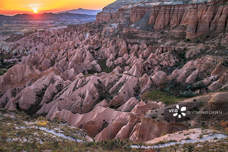 土耳其卡帕多奇亚地区格雷梅玫瑰谷的日落图片素材