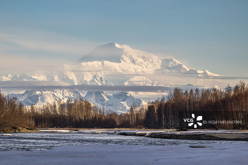 德纳利是北美洲最高的山峰图片素材
