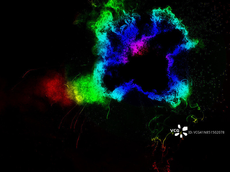 蓝色和绿色粉末爆炸形成的云朵形态与纹理图片素材