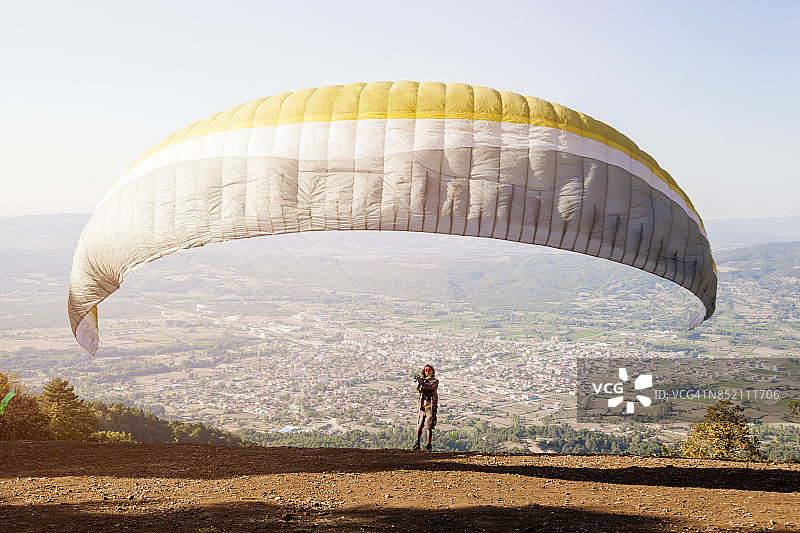 山地滑翔伞飞行员培训图片素材
