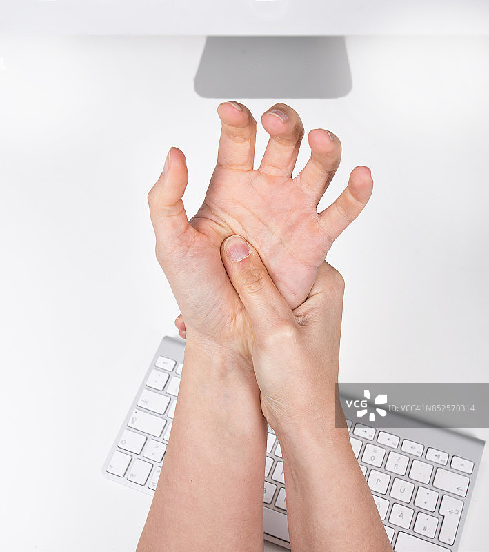 手腕疼痛的女人图片素材