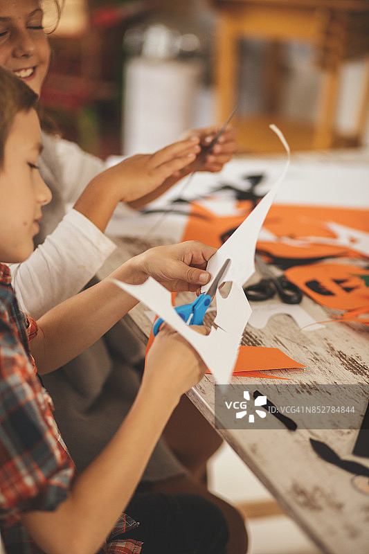 用剪刀剪纸图片素材