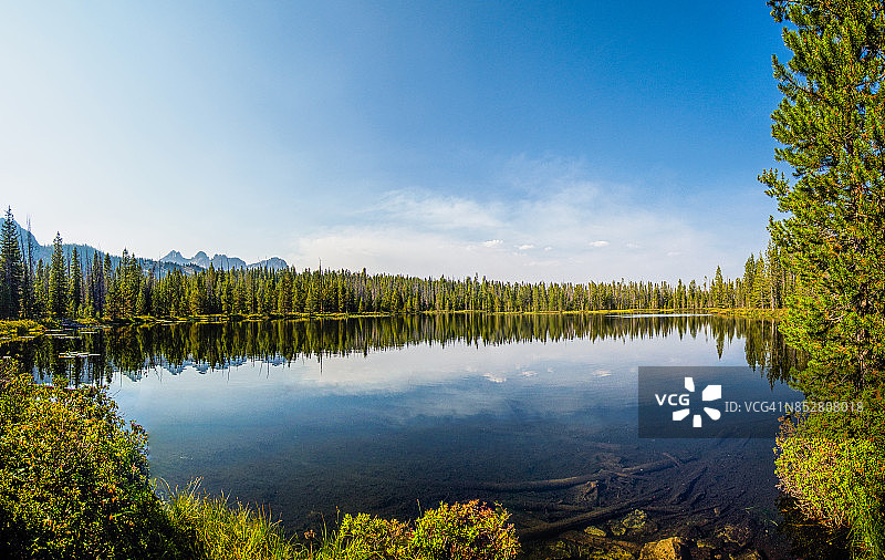 斯坦利爱达荷州全景湖长椅图片素材