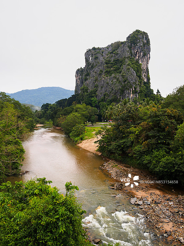 马来西亚吉兰丹州的玲珑山喀斯特地貌图片素材