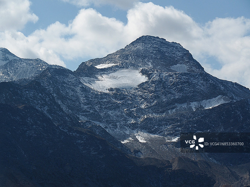 从辛普朗山口远眺伯什霍恩或劳特霍恩（3268米）图片素材