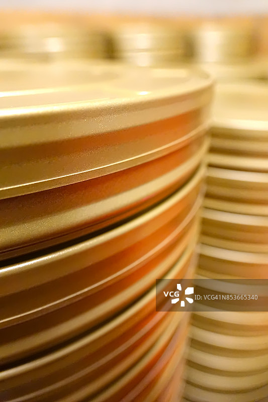 金色电影胶片罐图片素材