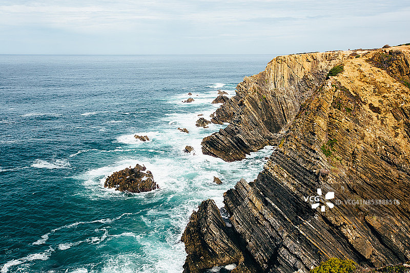 葡萄牙阿连特茹萨尔当角悬崖与大西洋图片素材