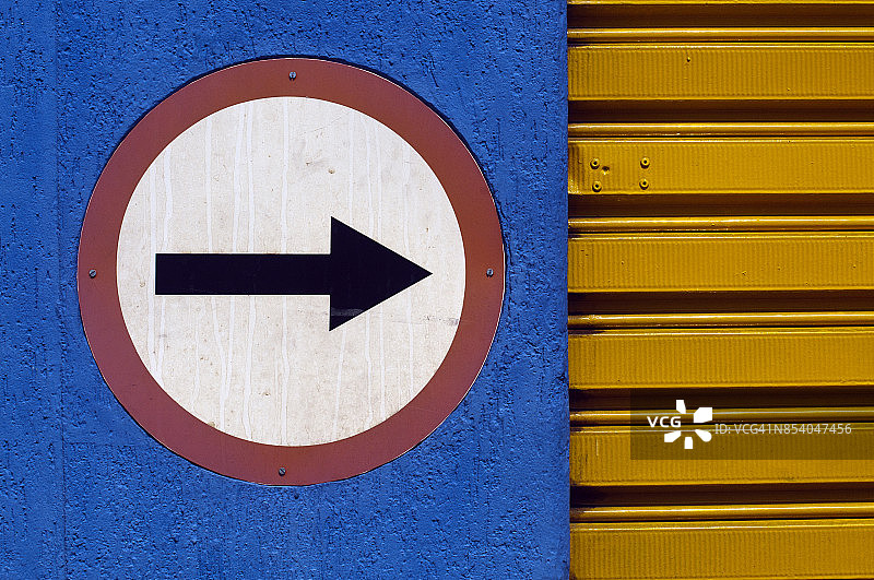 箭头交通标志图片素材