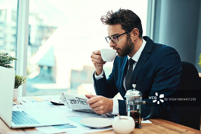 看看市场表现如何图片素材