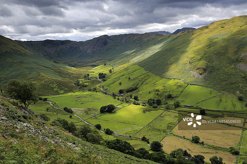 英国湖区马丁代尔山谷夏景图片素材