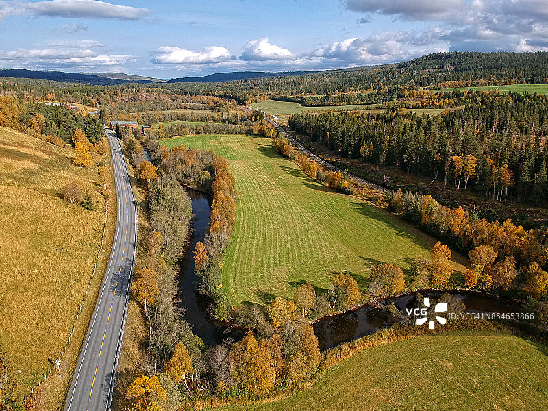 挪威秋日公路图片素材