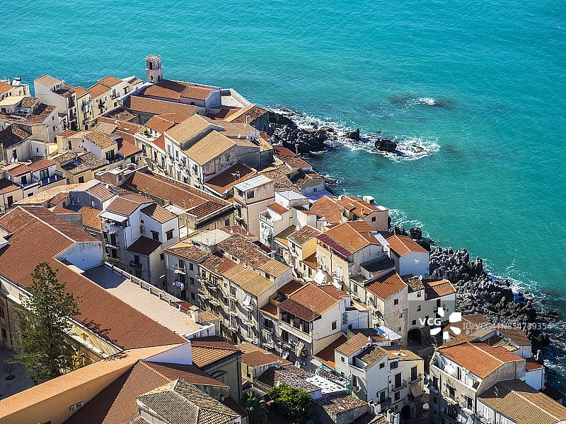 从岩石上方看切法卢老城的屋顶图片素材