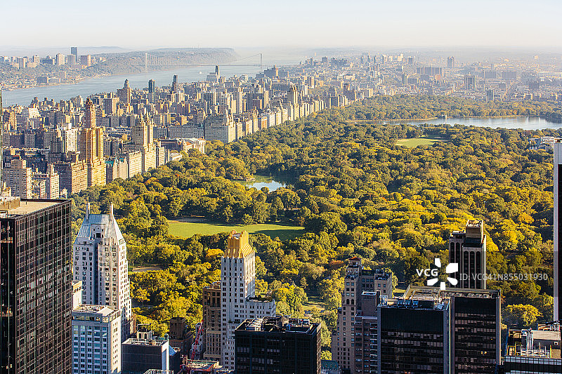 美国纽约曼哈顿天际线和中央公园鸟瞰图图片素材