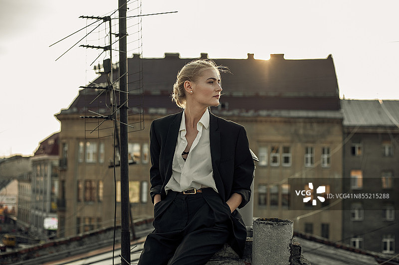 室内妇女肖像图片素材