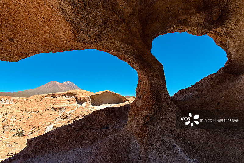 玻利维亚高原奥亚圭火山的烟图片素材