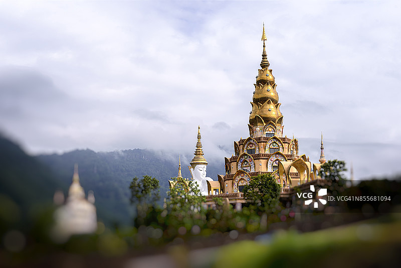 泰国碧差汶府帕颂桥佛寺图片素材