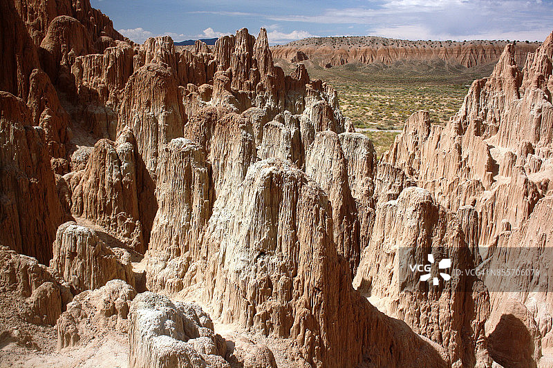 从膨润土迷宫俯瞰山谷 - 2图片素材