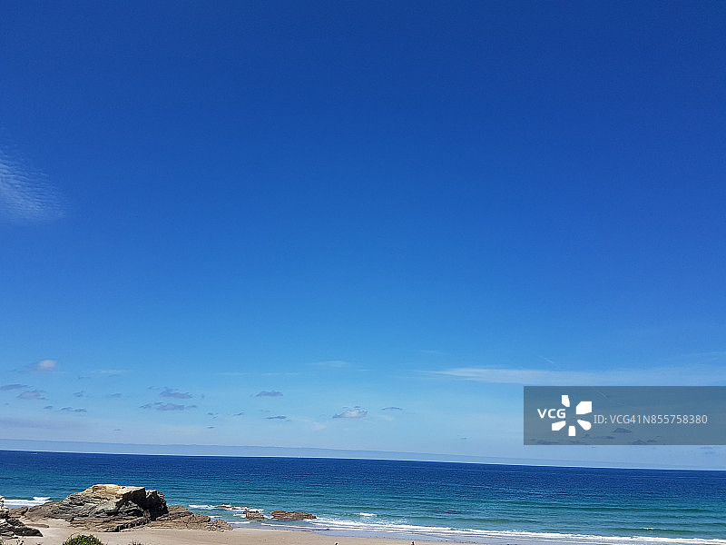 加利西亚岩石海滩的阳光天空图片素材