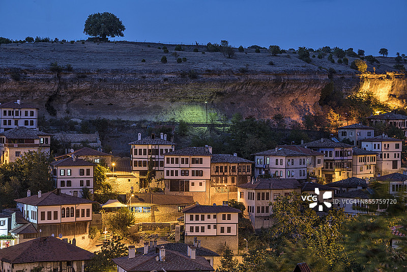 萨夫兰博卢小镇，傍晚蓝色时分，卡拉比克，土耳其北部黑海地区图片素材