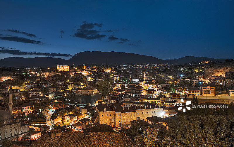 萨夫兰博卢镇，蓝色时刻的傍晚照片，卡拉比克，黑海地区，土耳其北部安纳托利亚图片素材