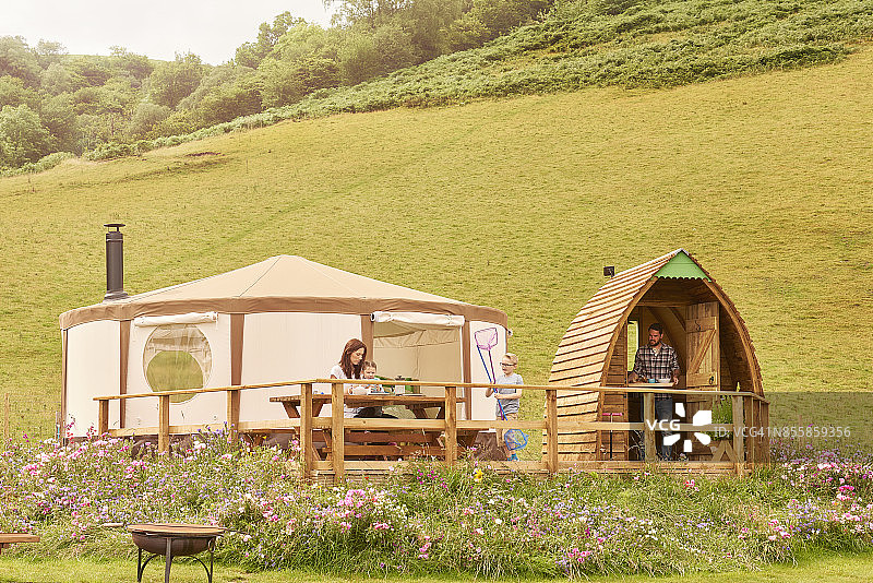 蒙古包露营度假图片素材