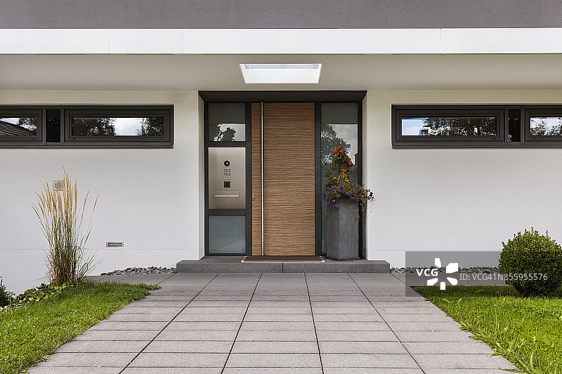 温馨棕色前门图片素材