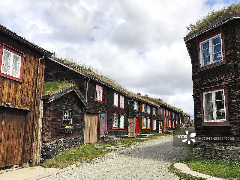 仰视Sleggveien，Roros图片素材