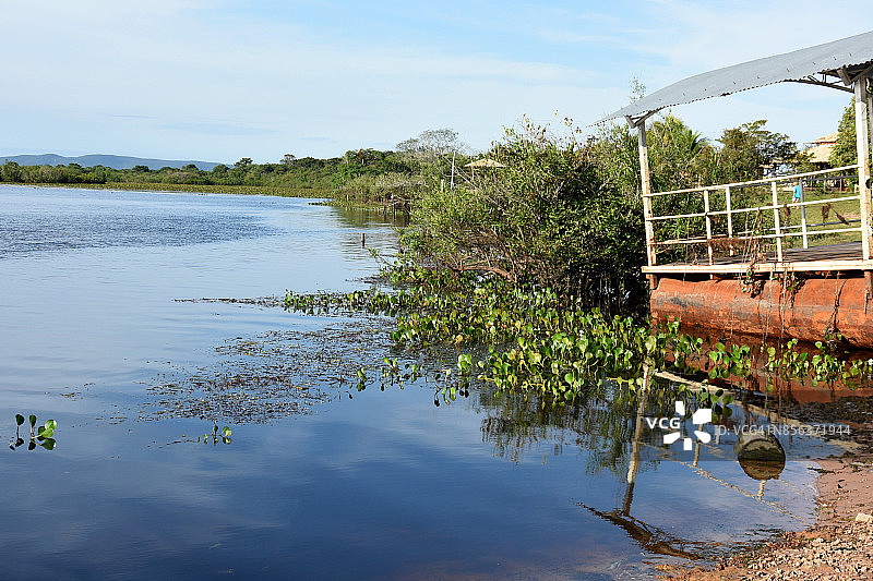 镜中的废弃之地图片素材