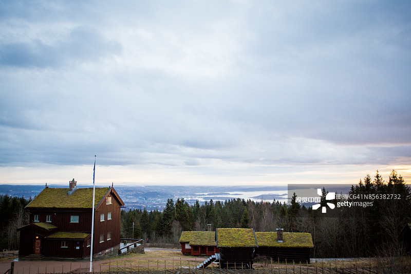 温暖滑雪季图片素材