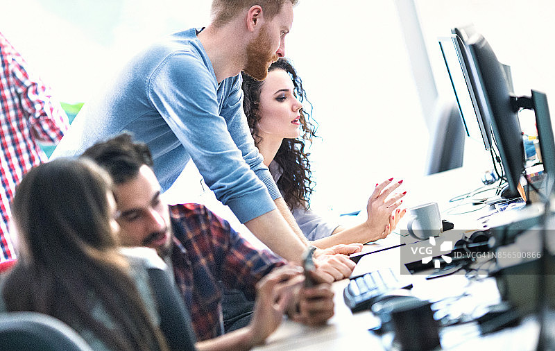 工作中的网页设计师图片素材