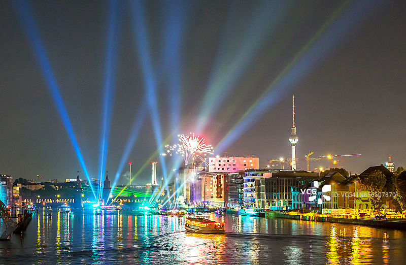 柏林公共灯光活动图片素材