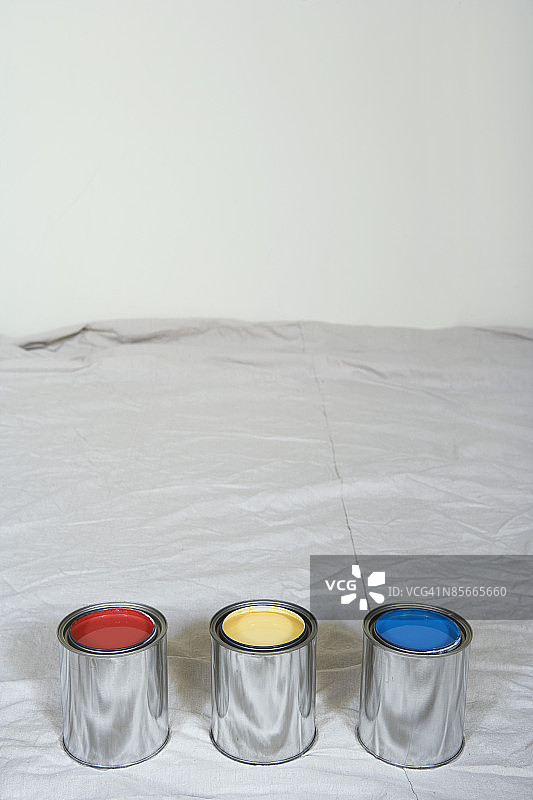 各色油漆罐图片素材