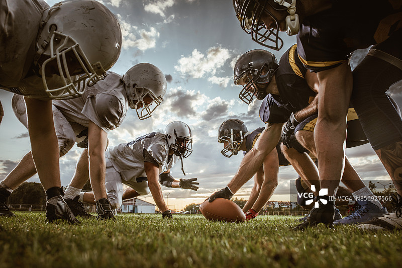 美式橄榄球比赛开始时的俯视角度图片素材