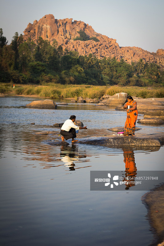 汉皮的援助之手图片素材