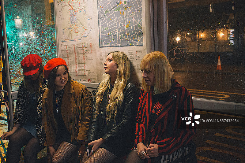 闺蜜的夜晚图片素材