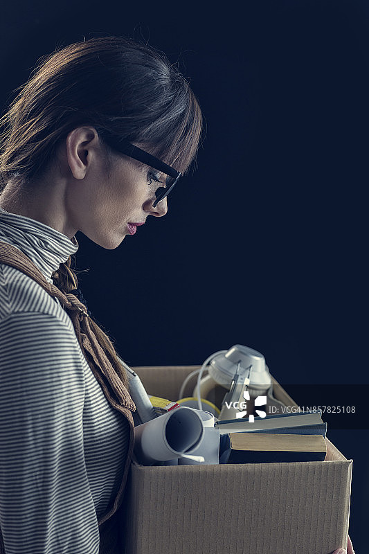 年轻女人被解雇图片素材