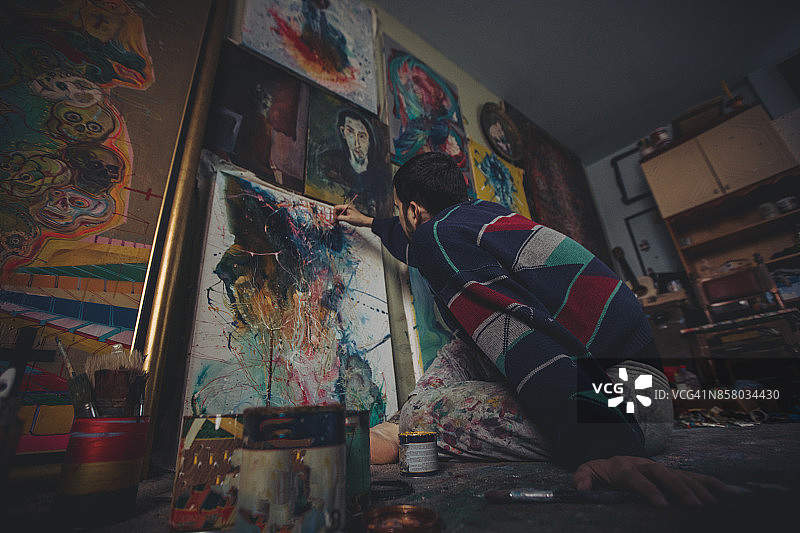 艺术家进行绘画创作图片素材
