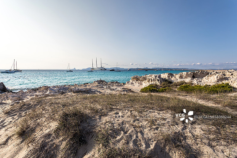 西班牙巴利阿里群岛福门特拉岛塞斯伊列塔斯海滩美景图片素材